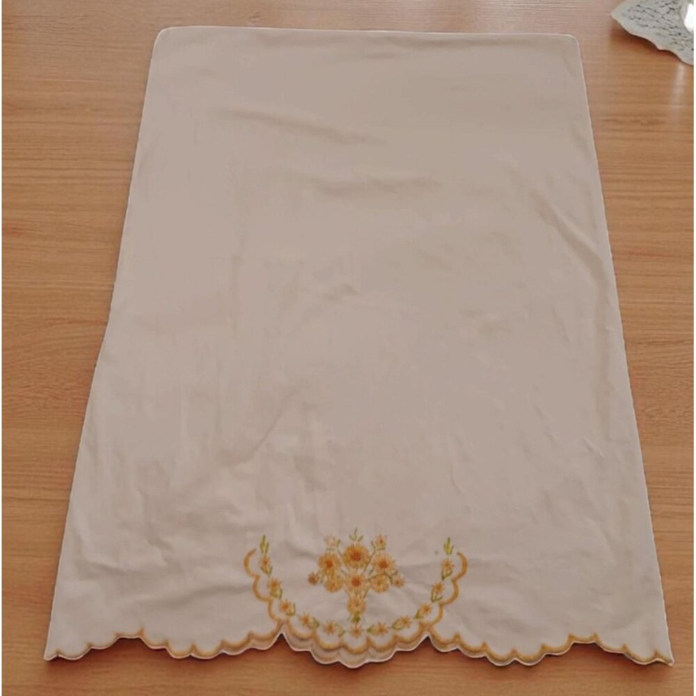 VTG Hand Embroidered Pillowcase Scalloped Edge Yellow Daisies Sunflowers 29"x21"